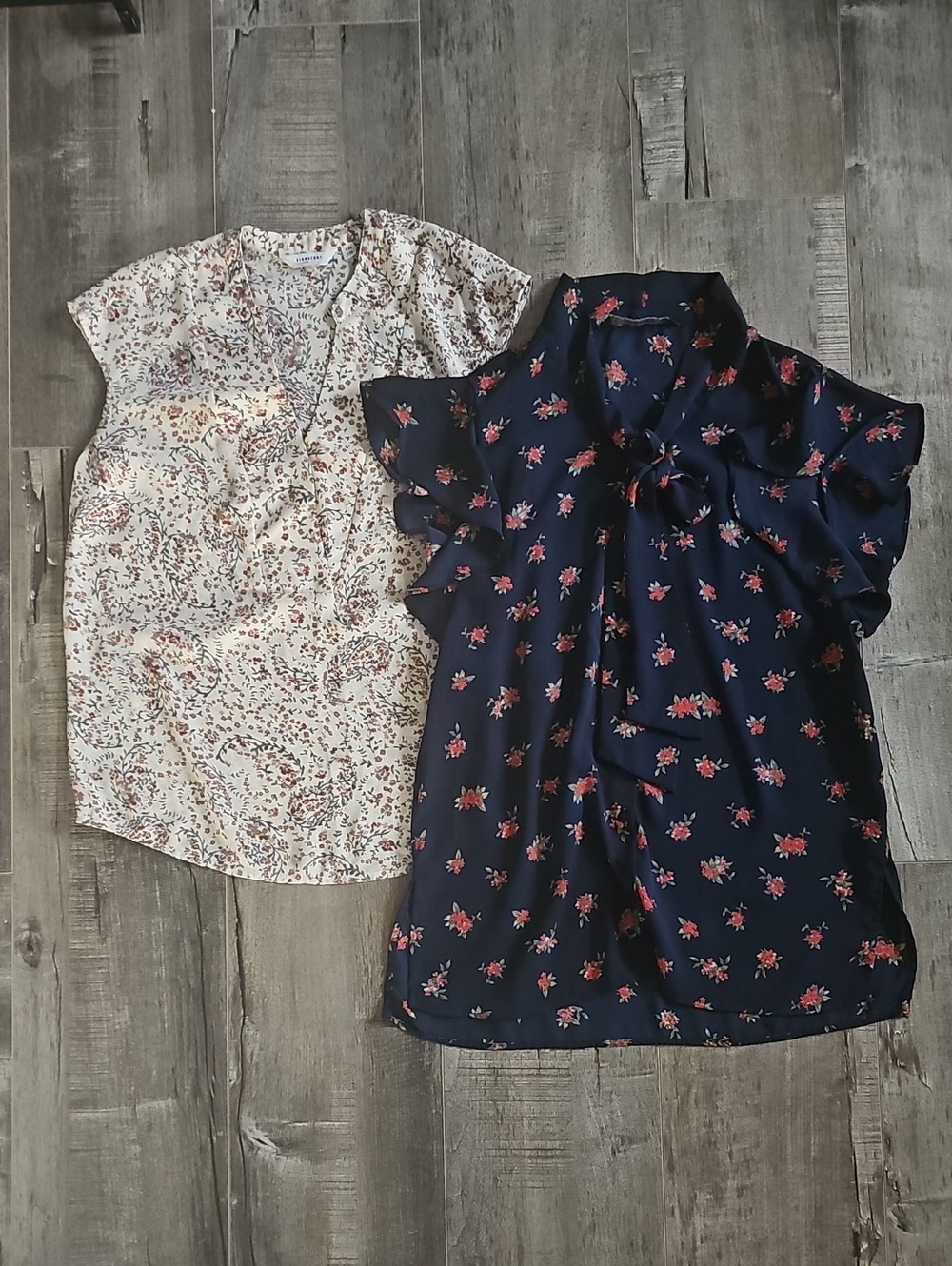 Zara Navy Floral Tie-Neck Short Sleeve Blouse & Reitmans White Paisley Lot x2